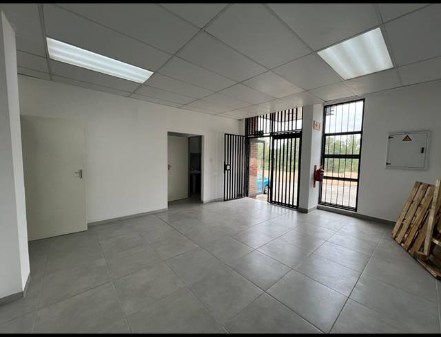 363M² WAREHOUSE TO LET IN OLIVEDALE